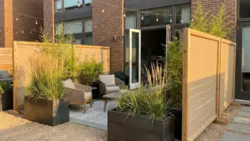 renter friendly no dig privacy fence with freestanding panels and HDPE privacy screen in a stylish rental backyard