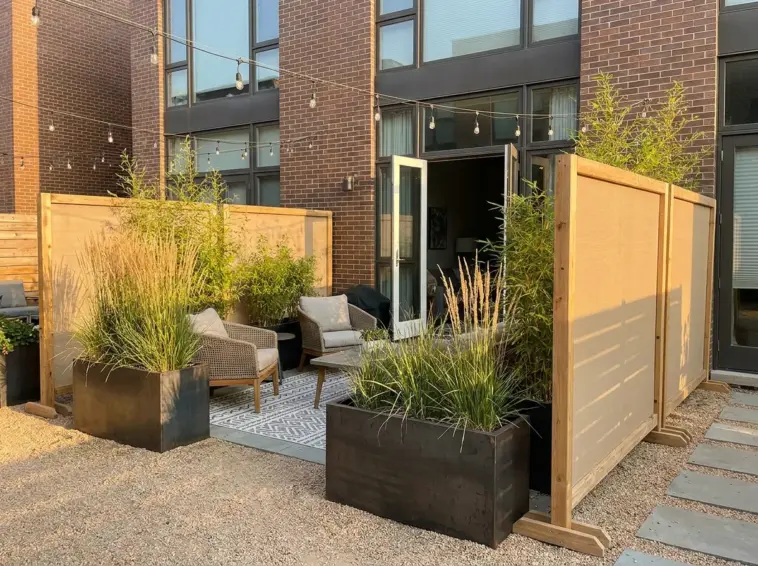 renter friendly no dig privacy fence with freestanding panels and HDPE privacy screen in a stylish rental backyard